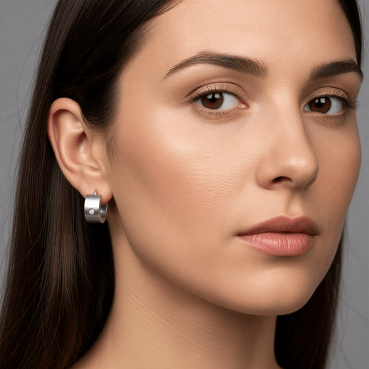 Kleine RVS Oorringen met Zirkonia Accent Zilverkleur 13mm - Aramat Jewels - Oorringen - cadeautip