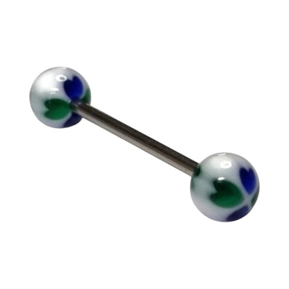 Een close-up van een paar chirurgisch stalen barbells met een groen en blauw ontwerp
