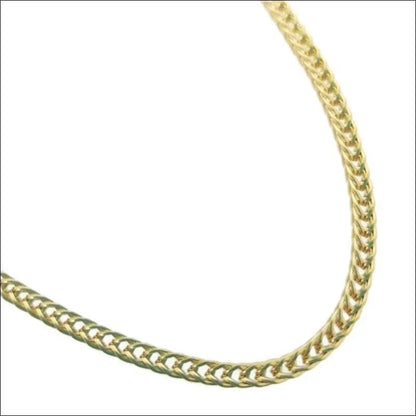 Een gouden ketting met een dikke krul