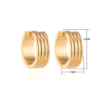 Een paar gouden hoepeloorbellen