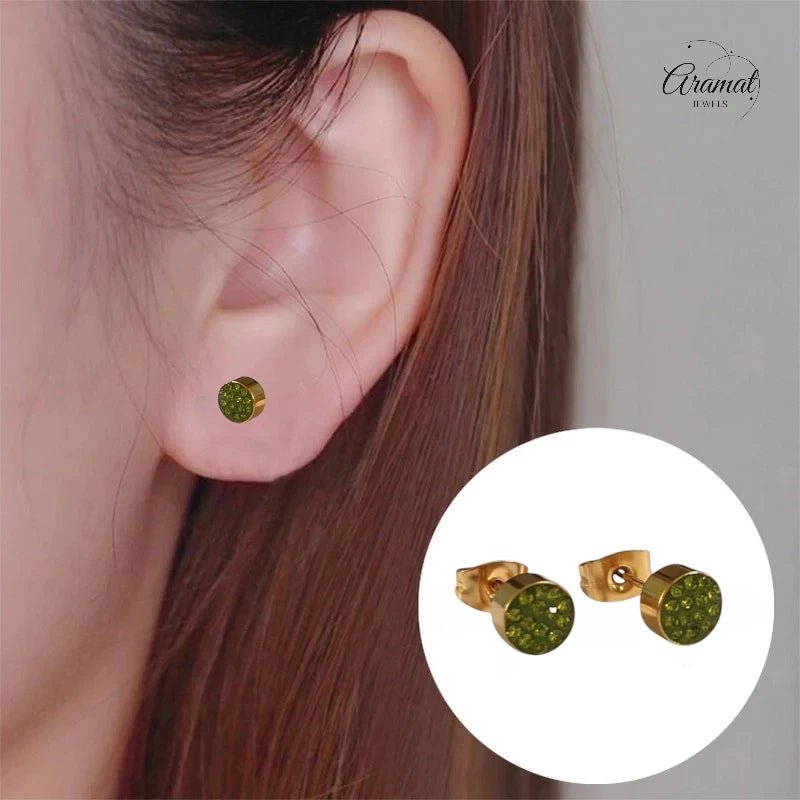 Olijfgroene kristallen oorstekers 6 mm – goudkleurig - oor3095 - Oorbellen kopen# - 6mm - alles - cadeau