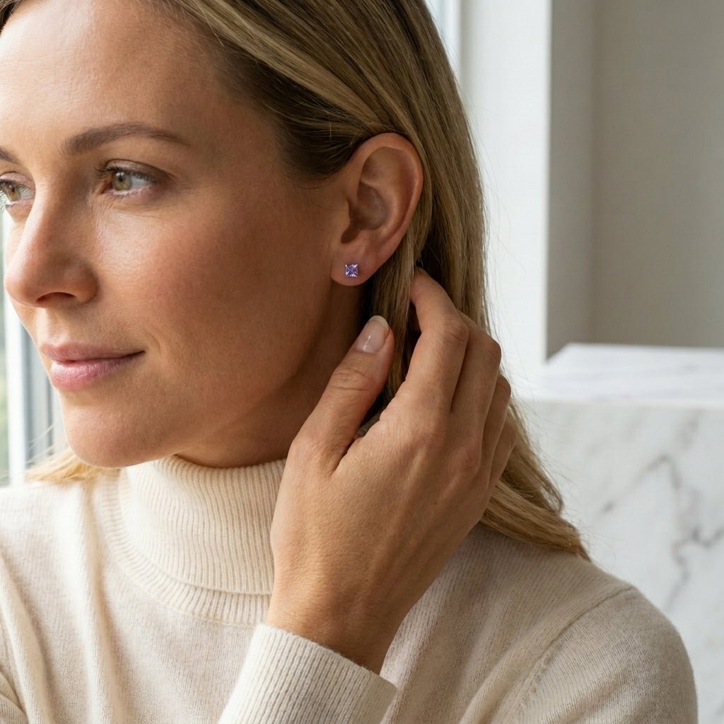 Oorbellen – RVS Goudkleur met Paarse Vierkante Zirkonia (5mm) - Aramat Jewels - Oorbellen - cadeautip