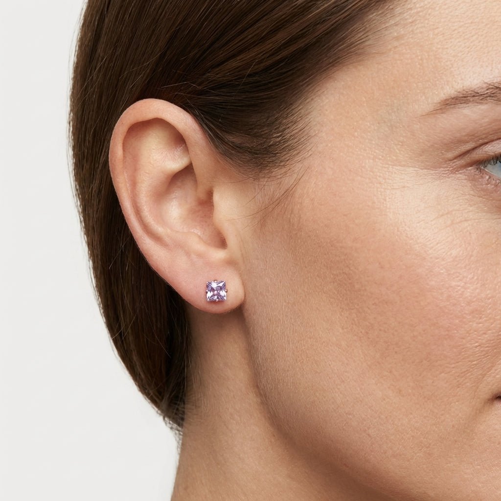 Oorbellen – RVS Roségoudkleur met Lila Vierkante Zirkonia (4mm) - Aramat Jewels - Oorbellen - cadeautip