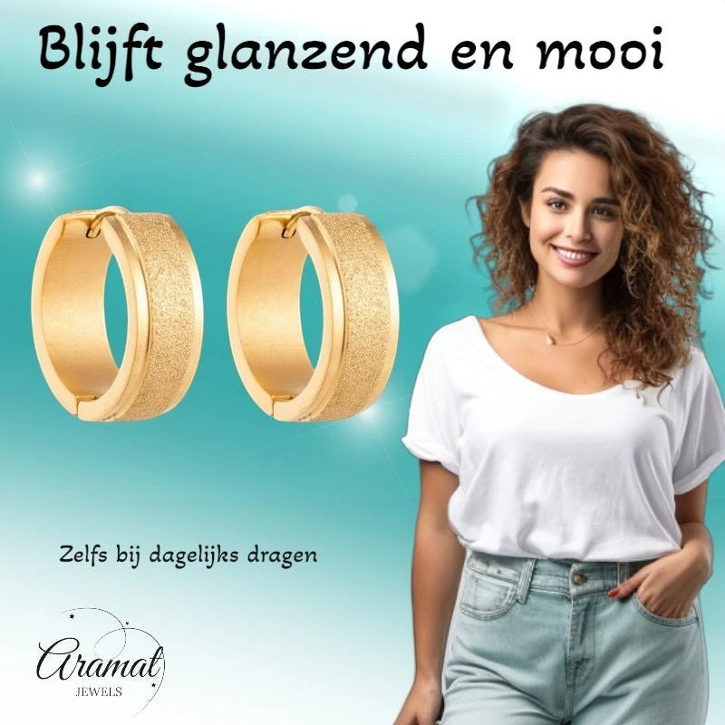 Oorringen – 20mm Creolen Sandblasted Lijn RVS Goudkleur Unisex - Aramat Jewels - Oorringen - cadeautip