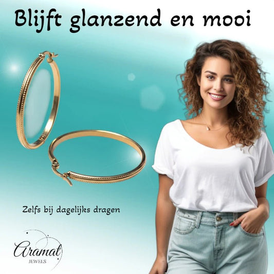 Oorringen – 40mm Hoepel Bewerkt RVS Goudkleur Dames - Aramat Jewels - Oorringen - cadeautip