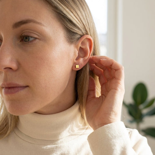 Oorstekers – Staal Vierkant Goudkleurig (3mm) - Aramat Jewels - Oorbellen - cadeautip