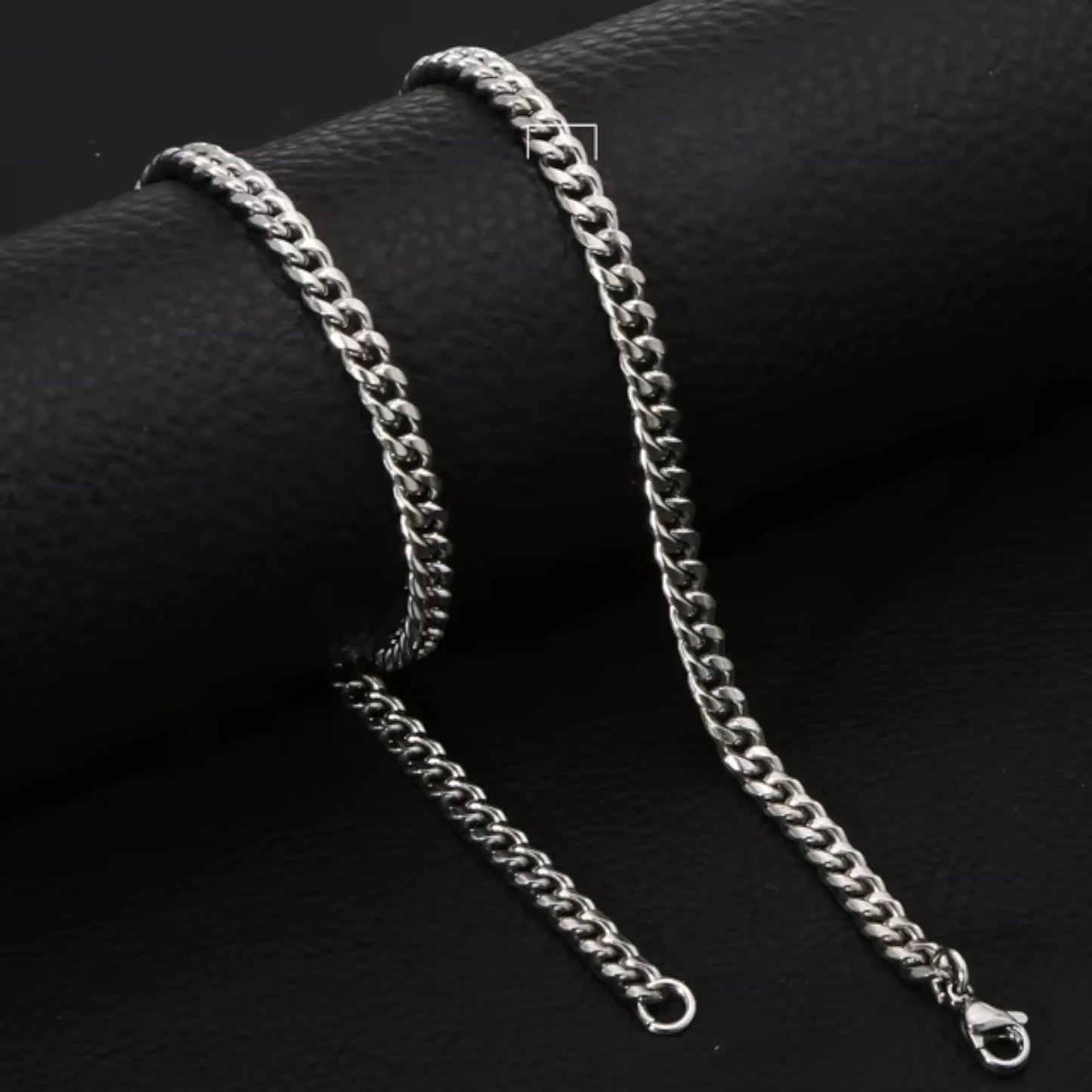 Modern Silver-Colored Gourmet Necklace Stainless Steel