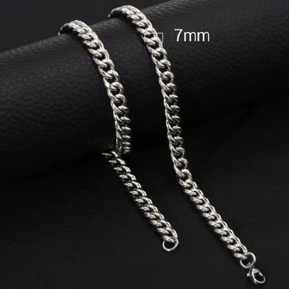 Modern Silver-Colored Gourmet Necklace Stainless Steel