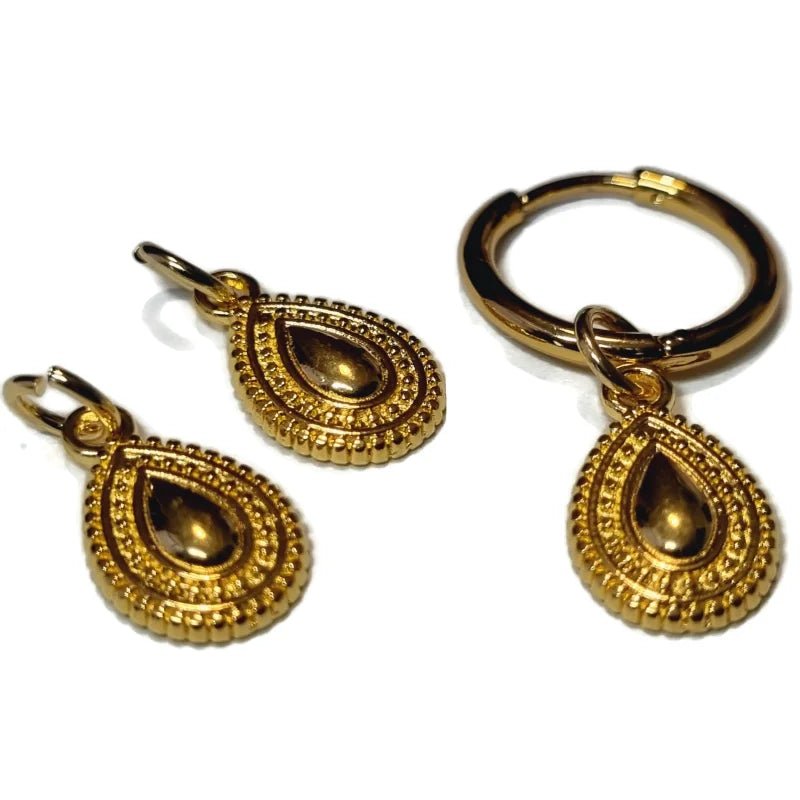 Een paar gouden oorbellen