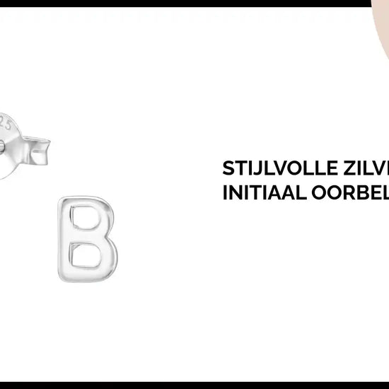 Stijlvolle Zilveren Initiaal Oorbellen by@Outfy