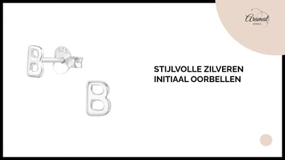 Stijlvolle Zilveren Initiaal Oorbellen by@Outfy