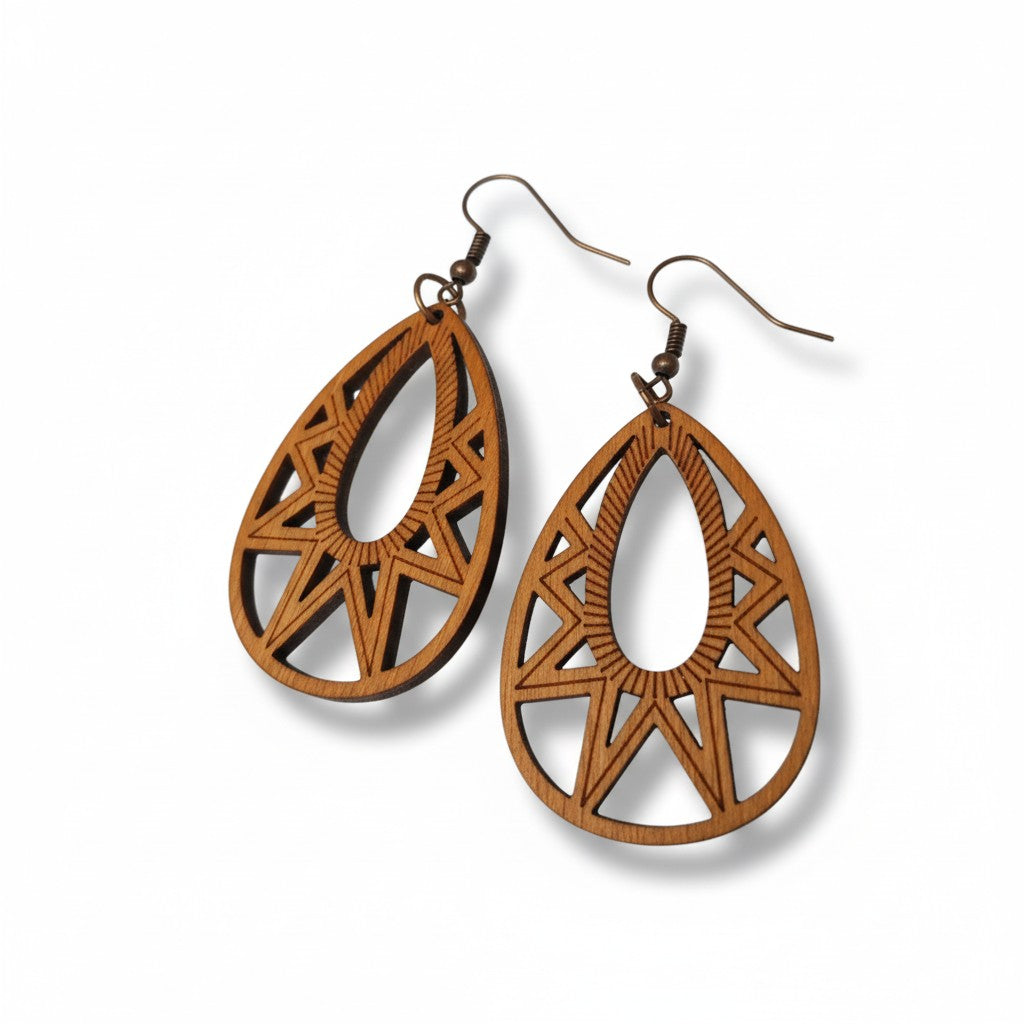 Boucles d'oreilles – Boucles d'oreilles élégantes en bois, forme pendante, motif travaillé marron, pour femme