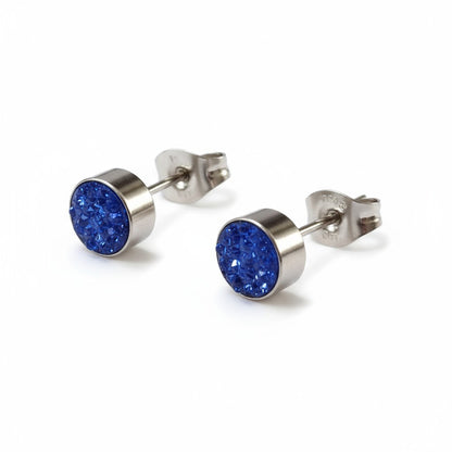 Boucles d'oreilles puces argentées avec cristal bleu foncé – 6 mm 