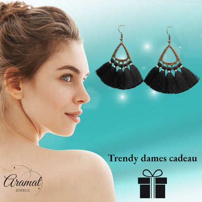 Boucles d'oreilles bohèmes à pompons – Noires 55 x 30 mm