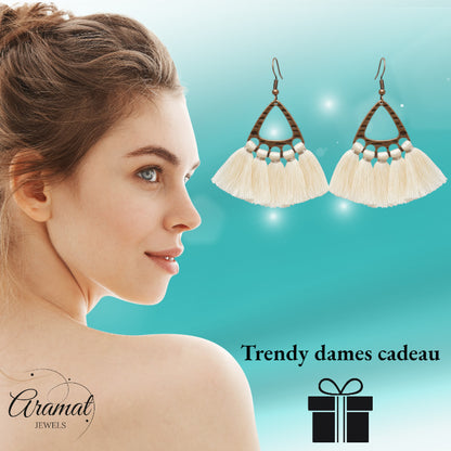 Boucles d'oreilles bohèmes à pompons crème 55x30mm