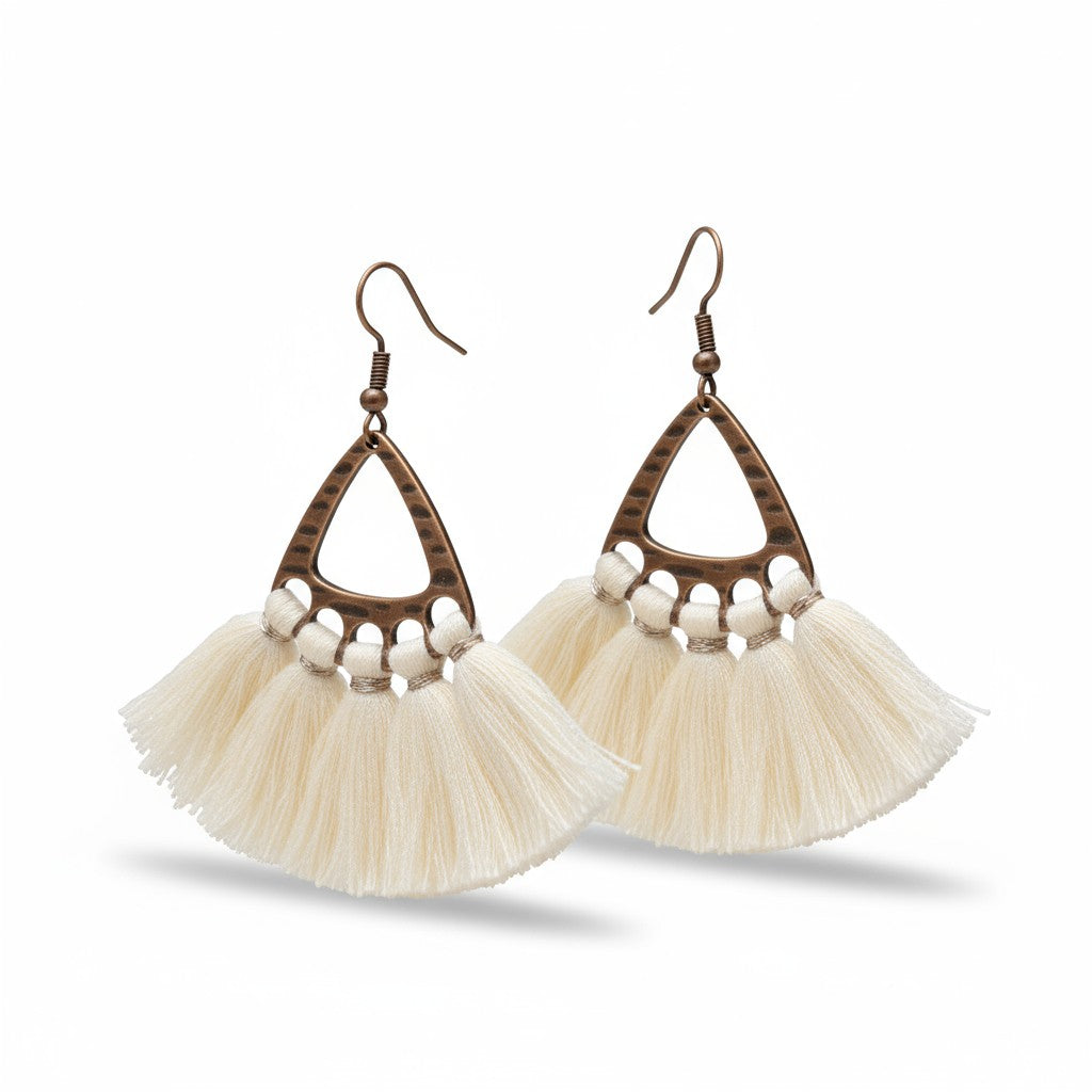 Boucles d'oreilles bohèmes à pompons crème 55x30mm