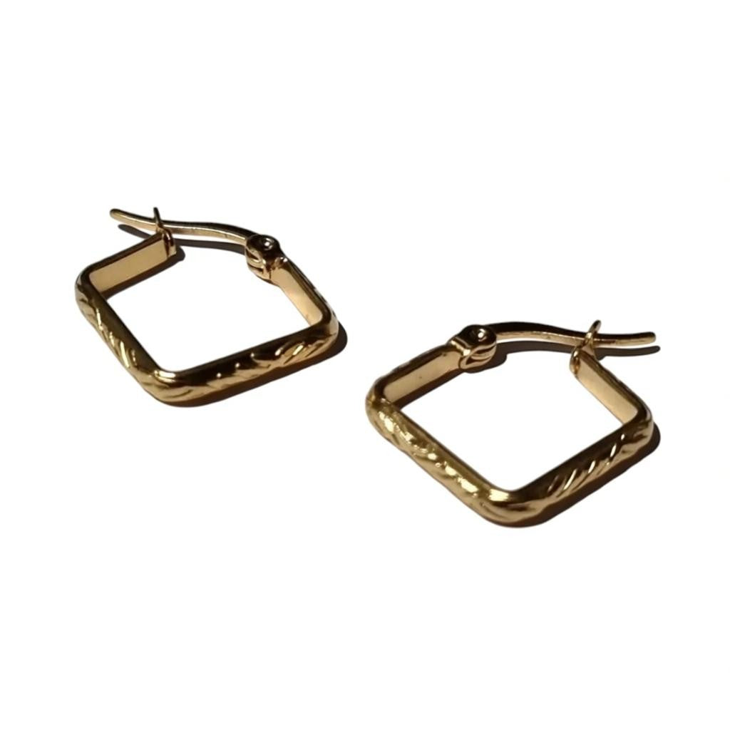Glamorous gold-colored square earrings