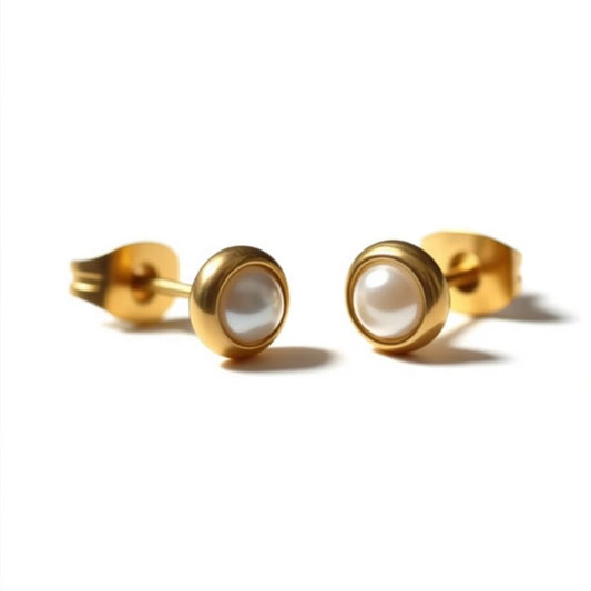 Earrings – Pearl White in Gold-Colored Design (6mm)