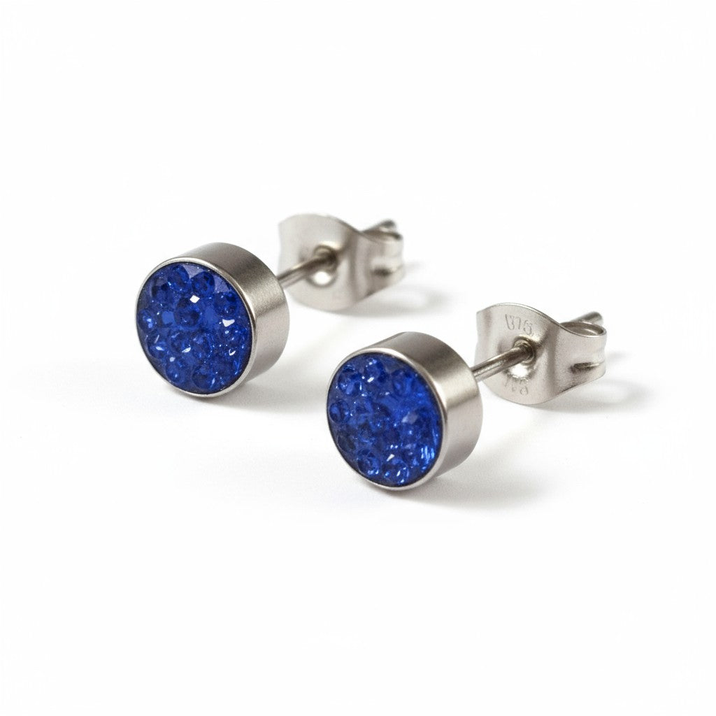 Boucles d'oreilles puces argentées avec cristal bleu foncé – 6 mm 
