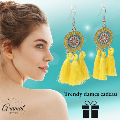 Boucles d'oreilles bohèmes d'été à pompons jaunes 75 mm