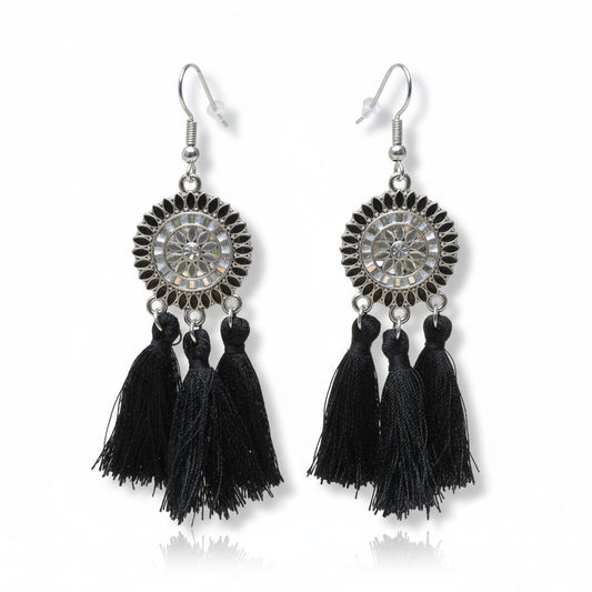 Zomerse boho oorhangers met zwarte kwastjes en RVS cirkel, 75x21mm, lichtgewicht festival oorbellen voor dames