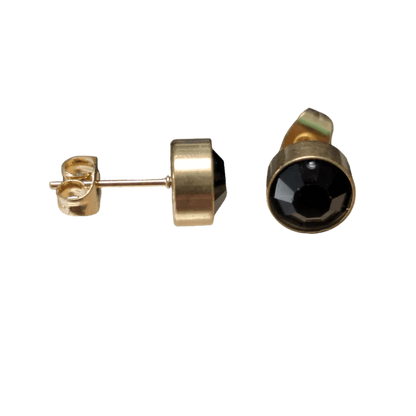 Een paar oorbellen met zwarte steen