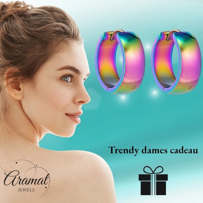 RVS Huggie Oorringen Glad Regenboogkleur 20mm - Unisex - Aramat Jewels - Oorringen - cadeautip