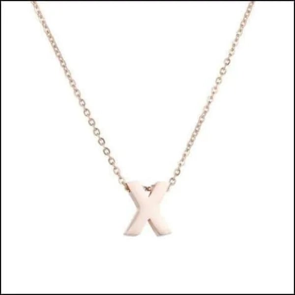 Een witte kruisketting met ketting