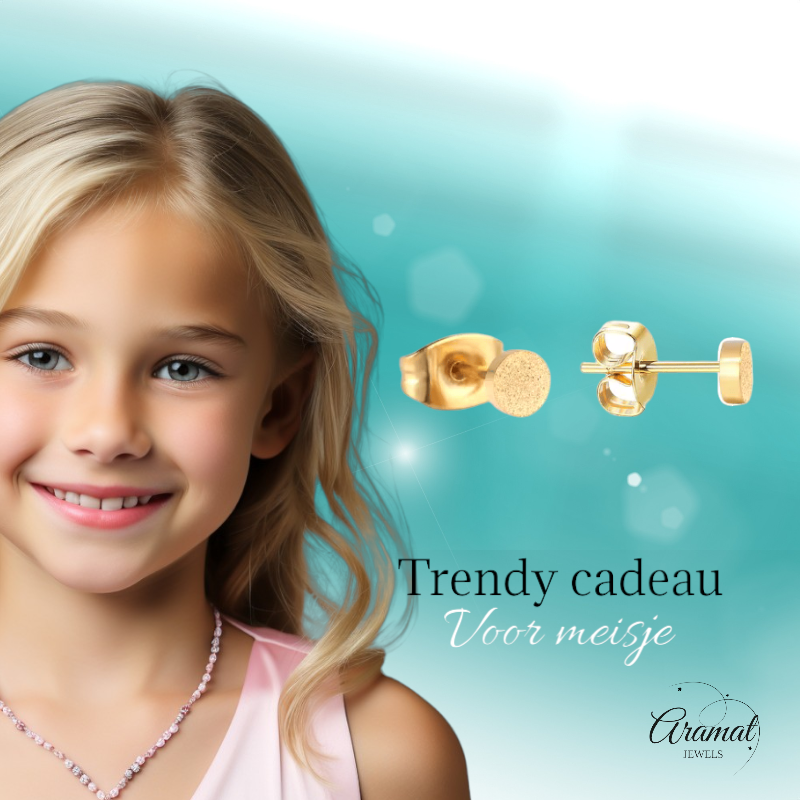 Boucles d'oreilles puces minimalistes en acier inoxydable doré mat de 4 mm