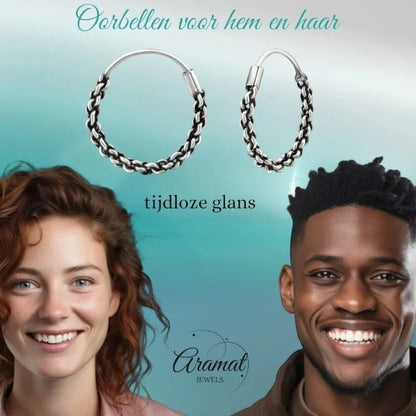 Zilveren gevlochten hoepel oorbellen.