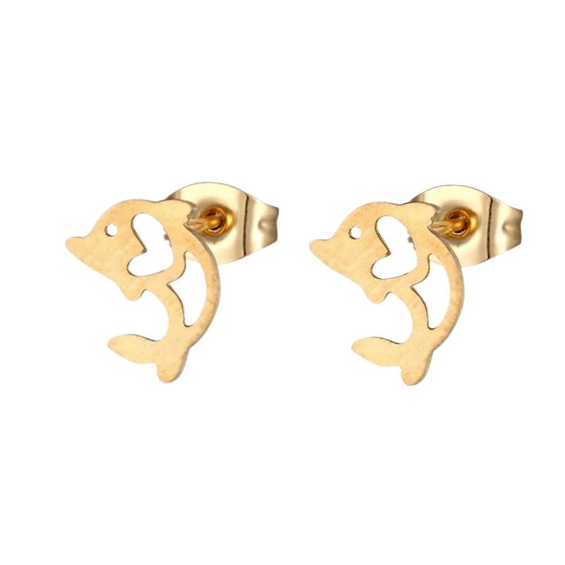 Goudkleurige oorbellen in de vorm van een dolfijn met hartvormige uitsparingen.
