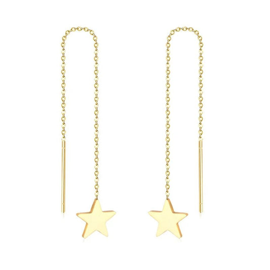 Gouden stervormige oorbellen met fijne kettinkjes.