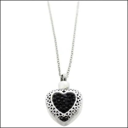 Een hartvormige locke met zwarte stenen erop