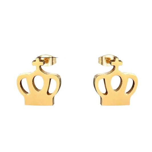 Goudkleurige kroonvormige oorbellen.