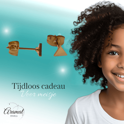 Stalen Oorbellen Driehoek Goudkleur – 4mm - Aramat Jewels - Oorbellen - cadeautip