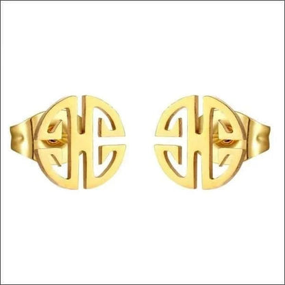 Een paar gouden oorbellen