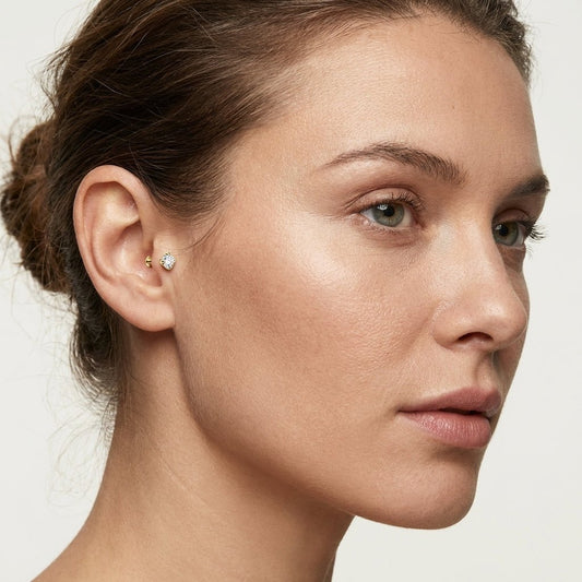 Tragus Helix Piercing – Goudkleur – AB Zirkonia - Aramat Jewels - Piercings - cadeautip