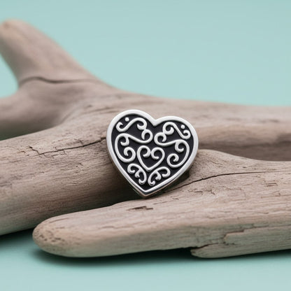 Versierd stalen as - hartje zwart emaille 2cm - Aramat Jewels - Gedenkhangers - cadeautip