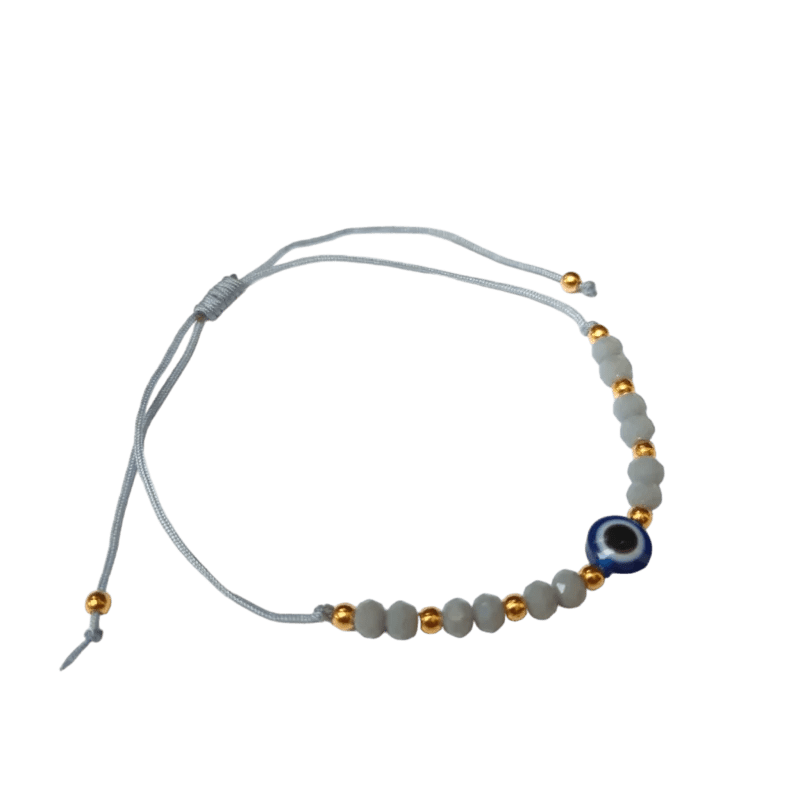 Een armband met een blauwe en gouden bea