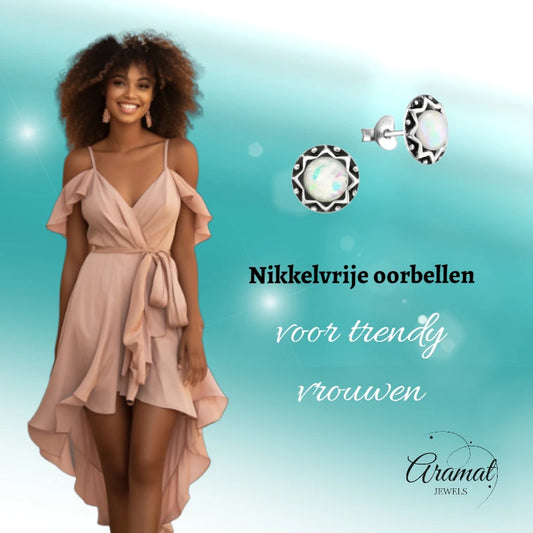 Boucles d'oreilles puces – Argent sterling, style ethnique balinais, opale blanche ronde oxydée de 9 mm