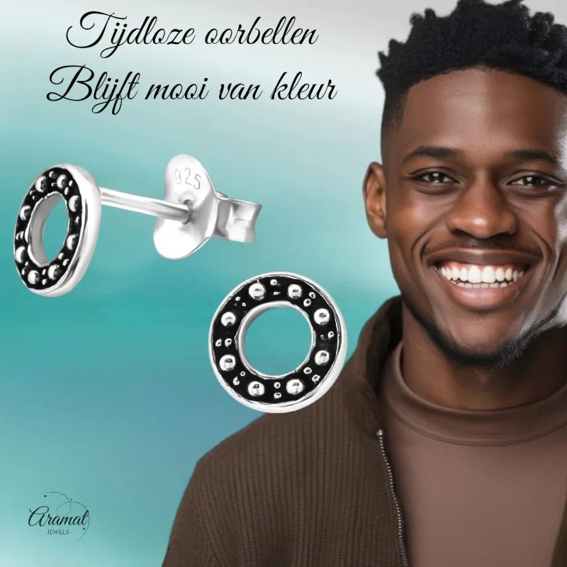 Zilveren cirkel oorbellen.