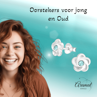 Zilveren bloemen oorstekers met blauwe kristal - Aramat Jewels - Oorbellen - cadeautip