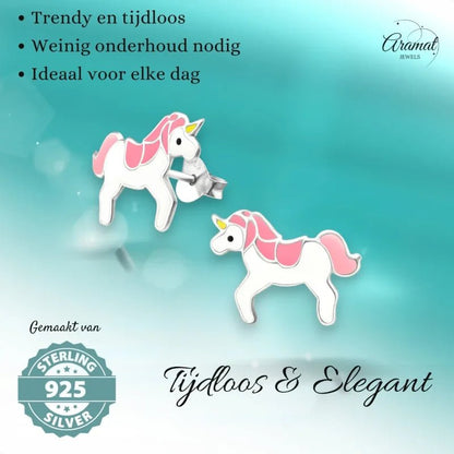 Eenhoornvormige oorbellen met roze accenten.