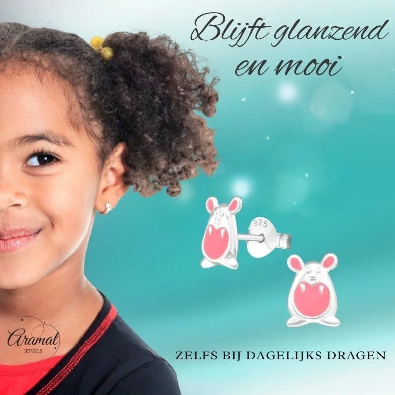 Nijlpaardvormige oorbellen.