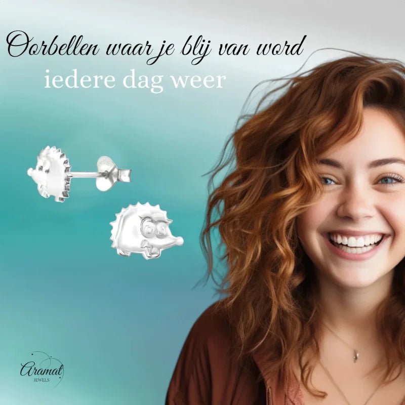 Egelvormige zilveren oorbellen.