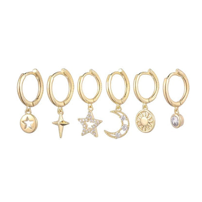 Een set van vijf gouden oorbellen met bedels
