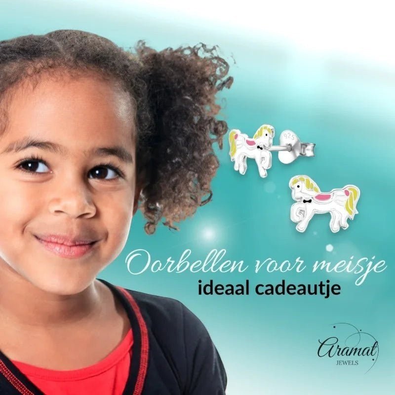 Oorbellen in de vorm van een paard voor meisjes.