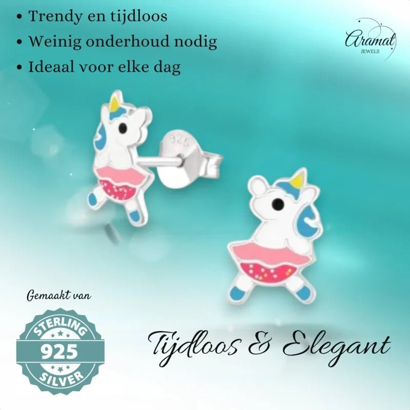 Eenhoornvormige zilveren oorbellen.