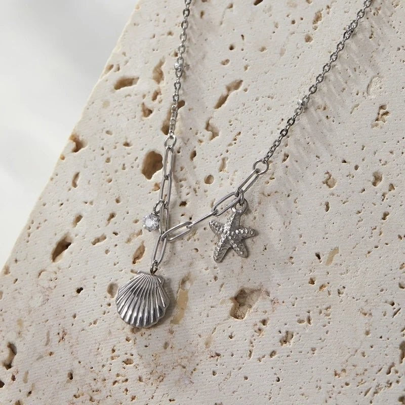 Zilverkleurige bedelketting met zeester, schelp & zirkonia – 40+5 cm - ket1183 - 658906 - Halskettingen kopen# - 40cm - alles - Bedelketting