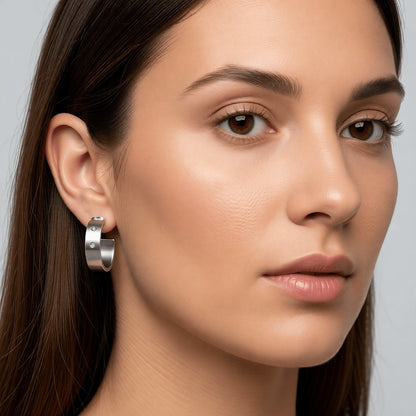 Zilverkleurige Brede RVS Oorringen met Dubbele Zirkonia 23mm - Aramat Jewels - Oorringen - cadeautip